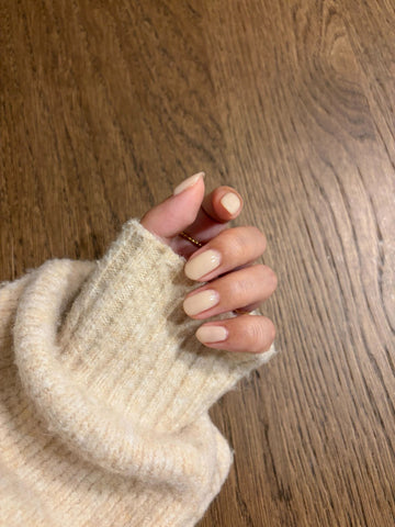 ショートネイルに映える🧈🤍 | #2486370